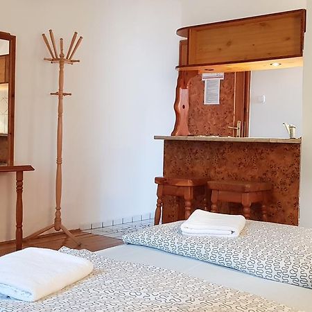 Hotel Paar Szieszta Győr Buitenkant foto