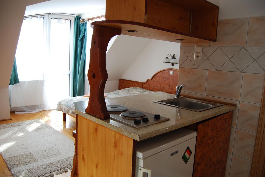 Hotel Paar Szieszta Győr Buitenkant foto