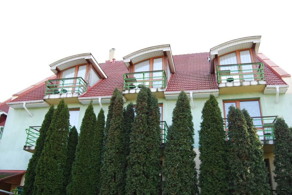 Hotel Paar Szieszta Győr Buitenkant foto