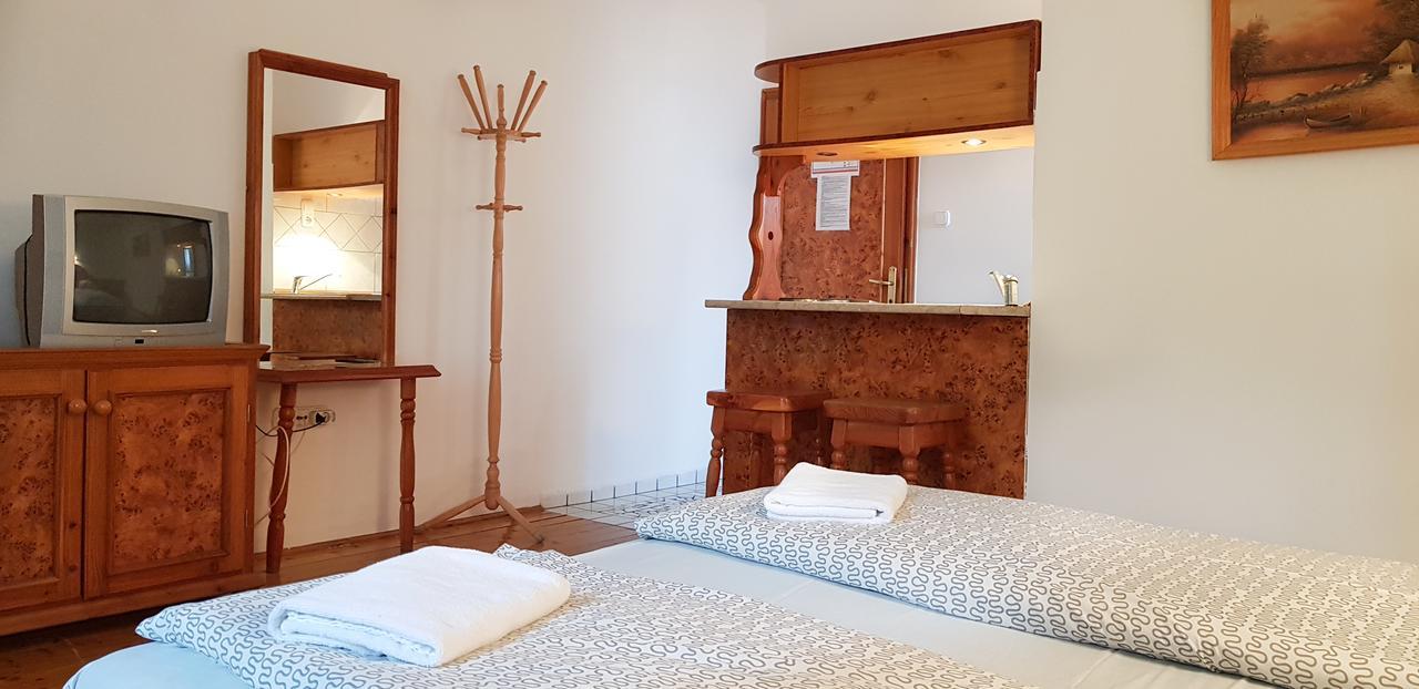 Hotel Paar Szieszta Győr Buitenkant foto