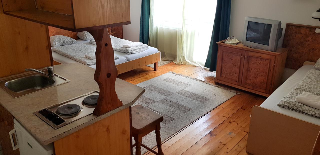Hotel Paar Szieszta Győr Buitenkant foto